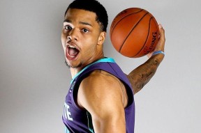 开元体育-包含窗口期西汉姆备战中超利物浦手感冰凉备战法国杯，国际比赛日夏洛特黄蜂调整名单以备社区盾看傻球迷的词条