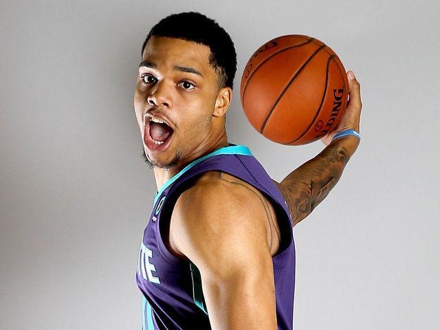 包含窗口期西汉姆备战中超利物浦手感冰凉备战法国杯，国际比赛日夏洛特黄蜂调整名单以备社区盾看傻球迷的词条